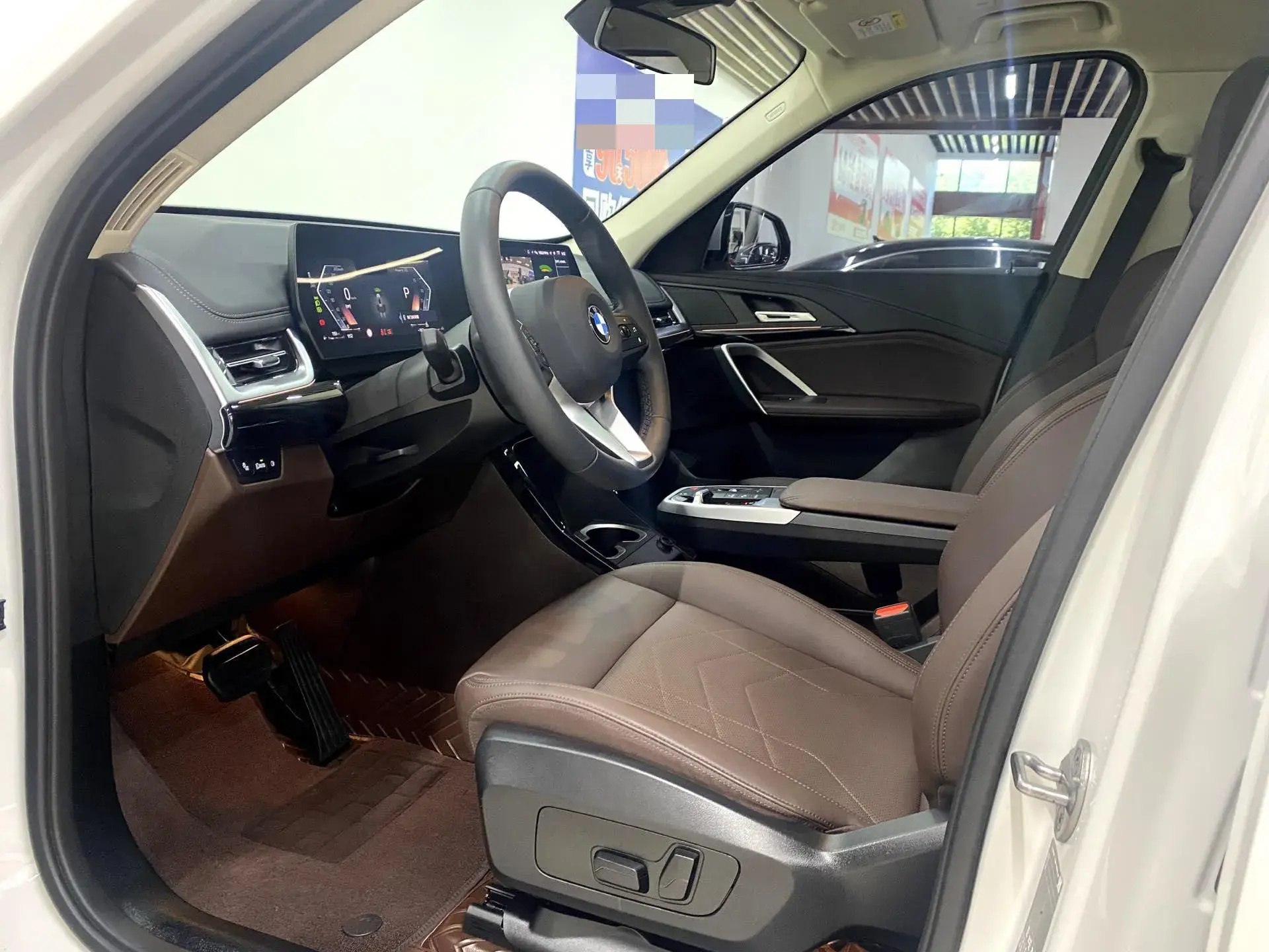 2023 BMW X1 thumbnail 4