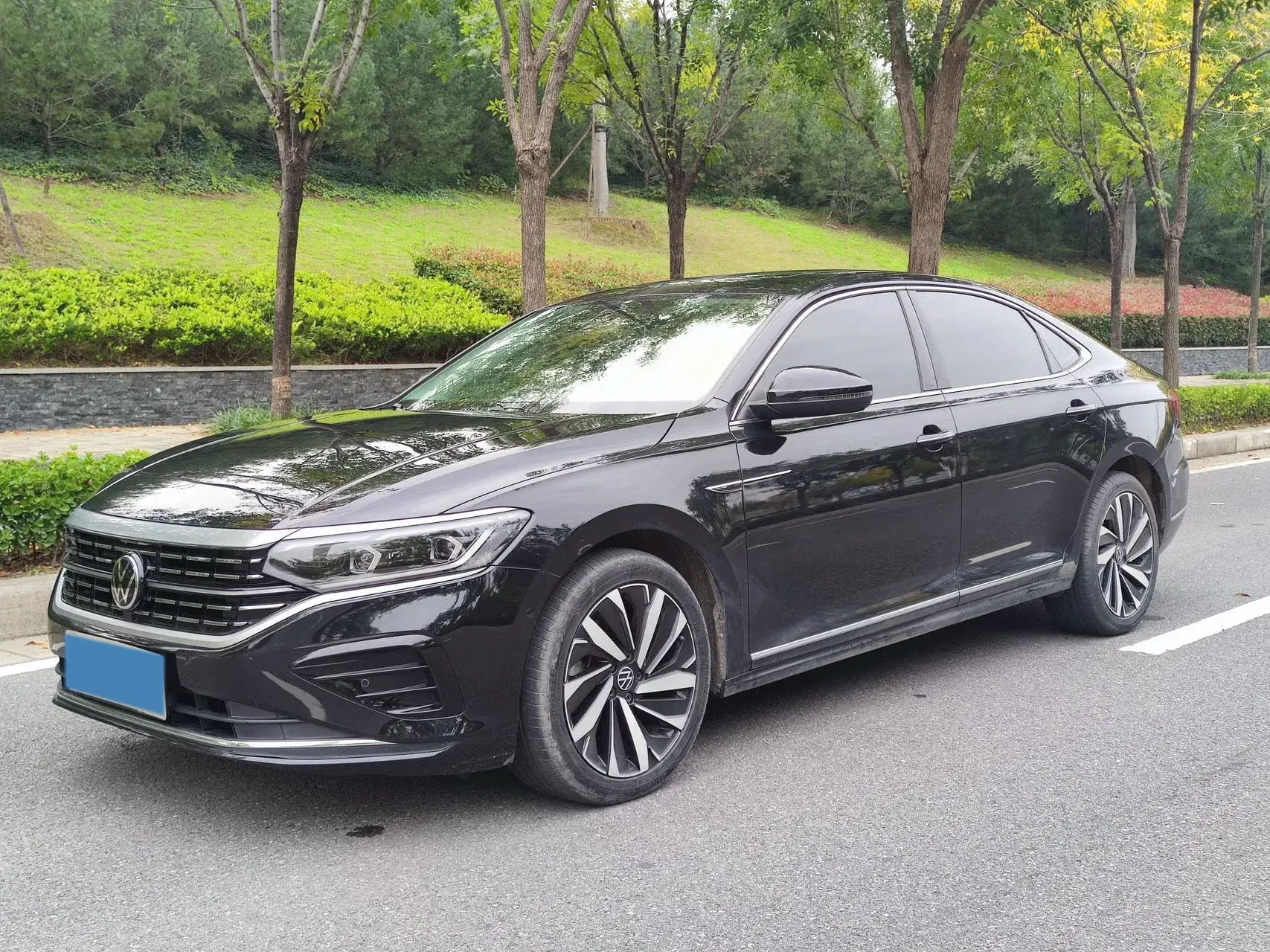 2022 VOLKSWAGEN PASSAT view 1