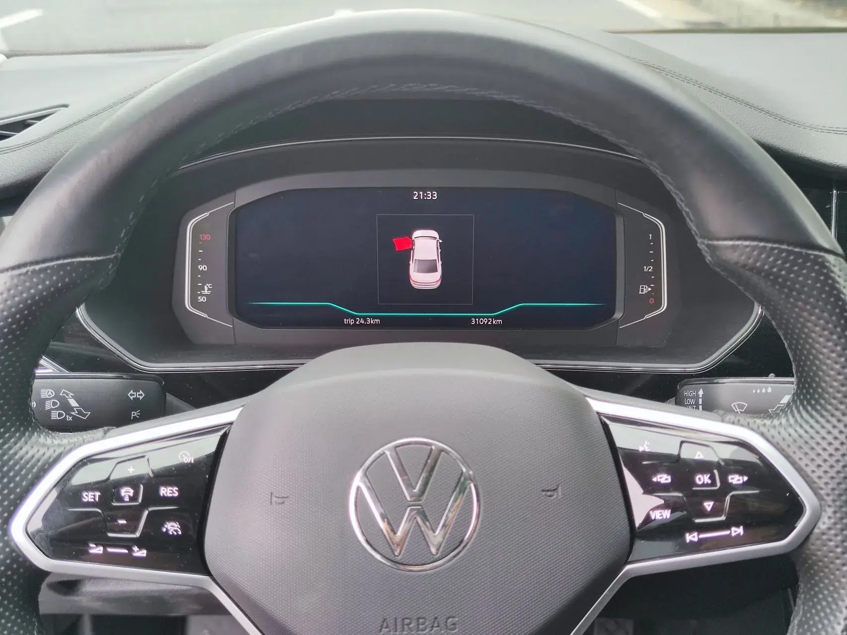 2022 VOLKSWAGEN PASSAT thumbnail 4