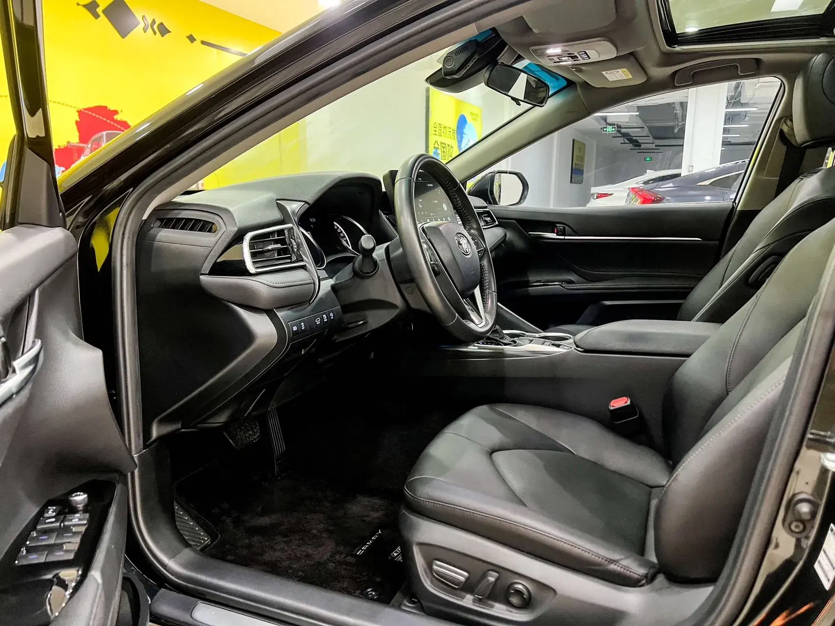 2021 TOYOTA CAMRY thumbnail 4