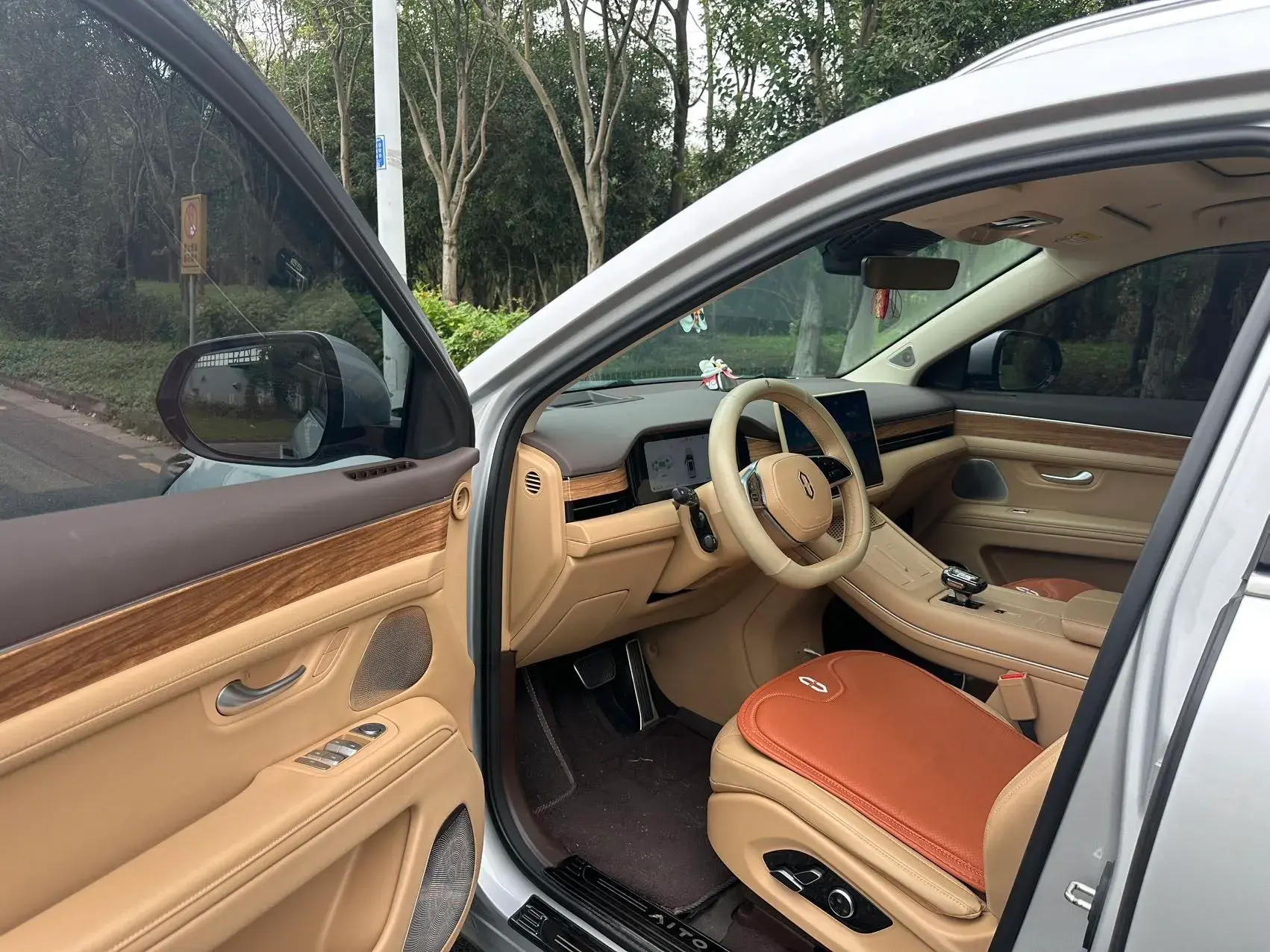 2024 AITO AITO thumbnail 4