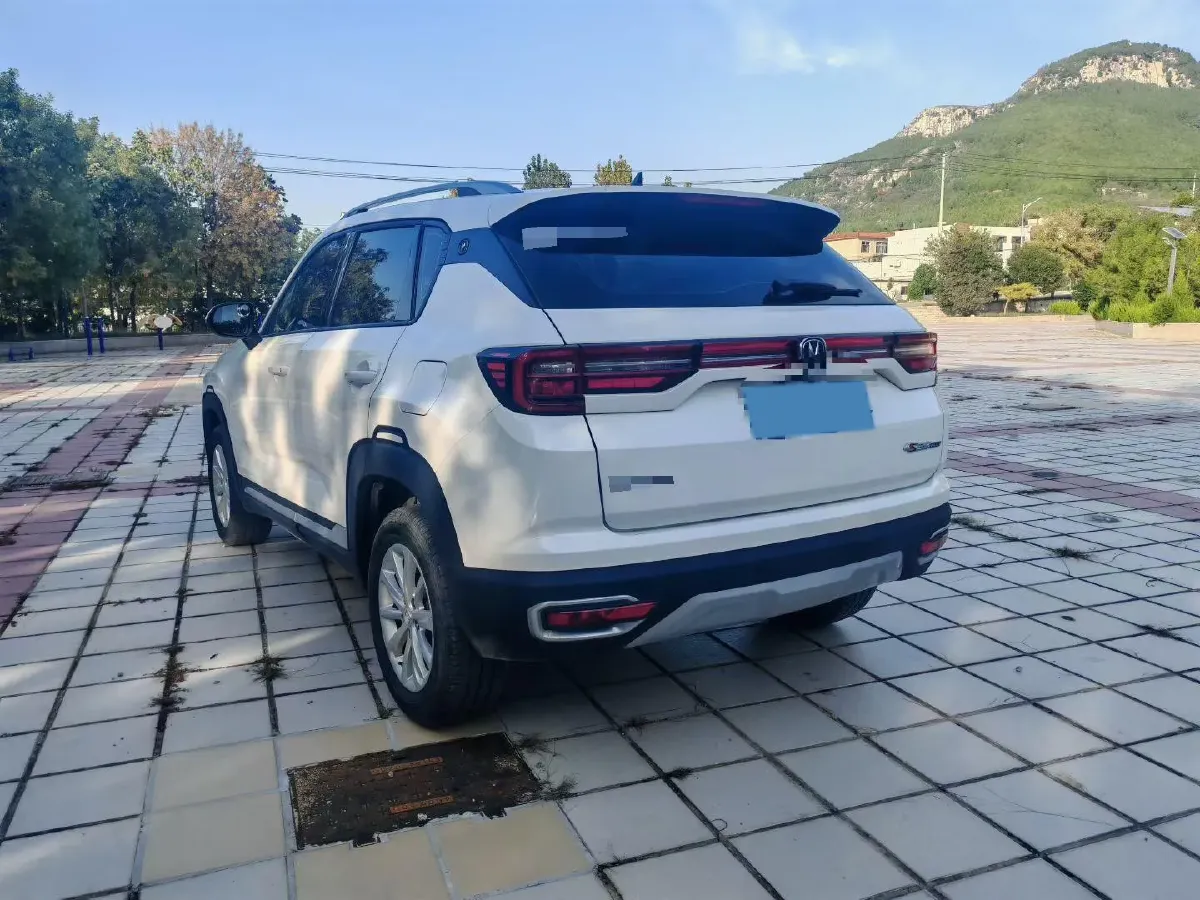2019 ChangAn CS35 Plus 1.6L 128HP L4 5MT,autocango,china used car exporter,china ev exporter,chinese used car exporter,chinese used ev exporter