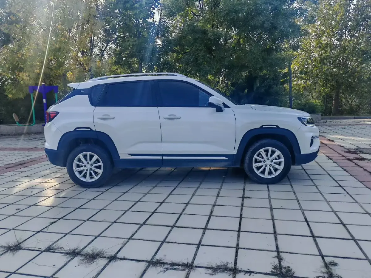 2019 ChangAn CS35 Plus 1.6L 128HP L4 5MT,autocango,china used car exporter,china ev exporter,chinese used car exporter,chinese used ev exporter