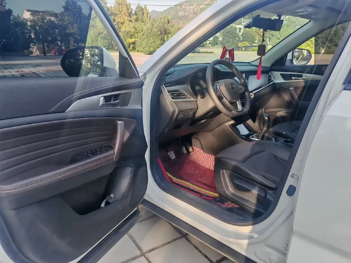 2019 ChangAn CS35 Plus 1.6L 128HP L4 5MT,autocango,china used car exporter,china ev exporter,chinese used car exporter,chinese used ev exporter