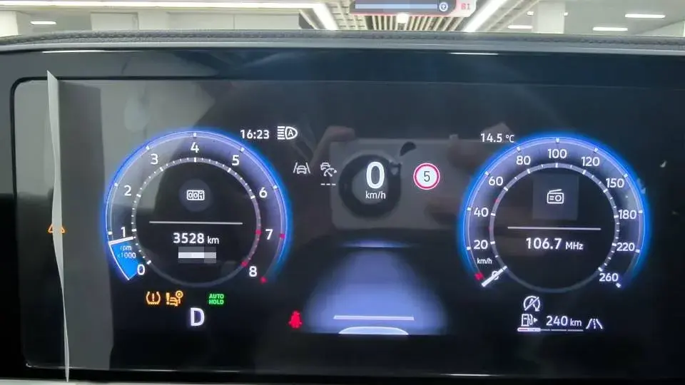 2025 VOLKSWAGEN PASSAT thumbnail 3