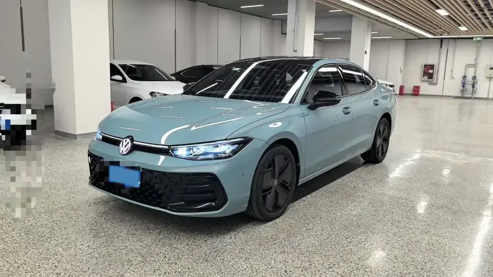 2025 VOLKSWAGEN PASSAT view 1