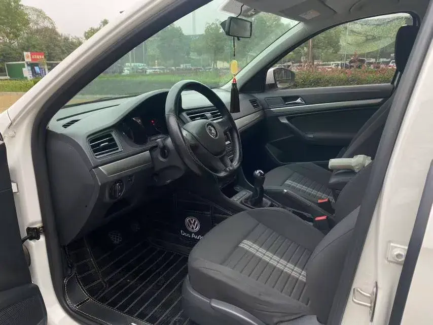 2019 VOLKSWAGEN LAVIDA thumbnail 4