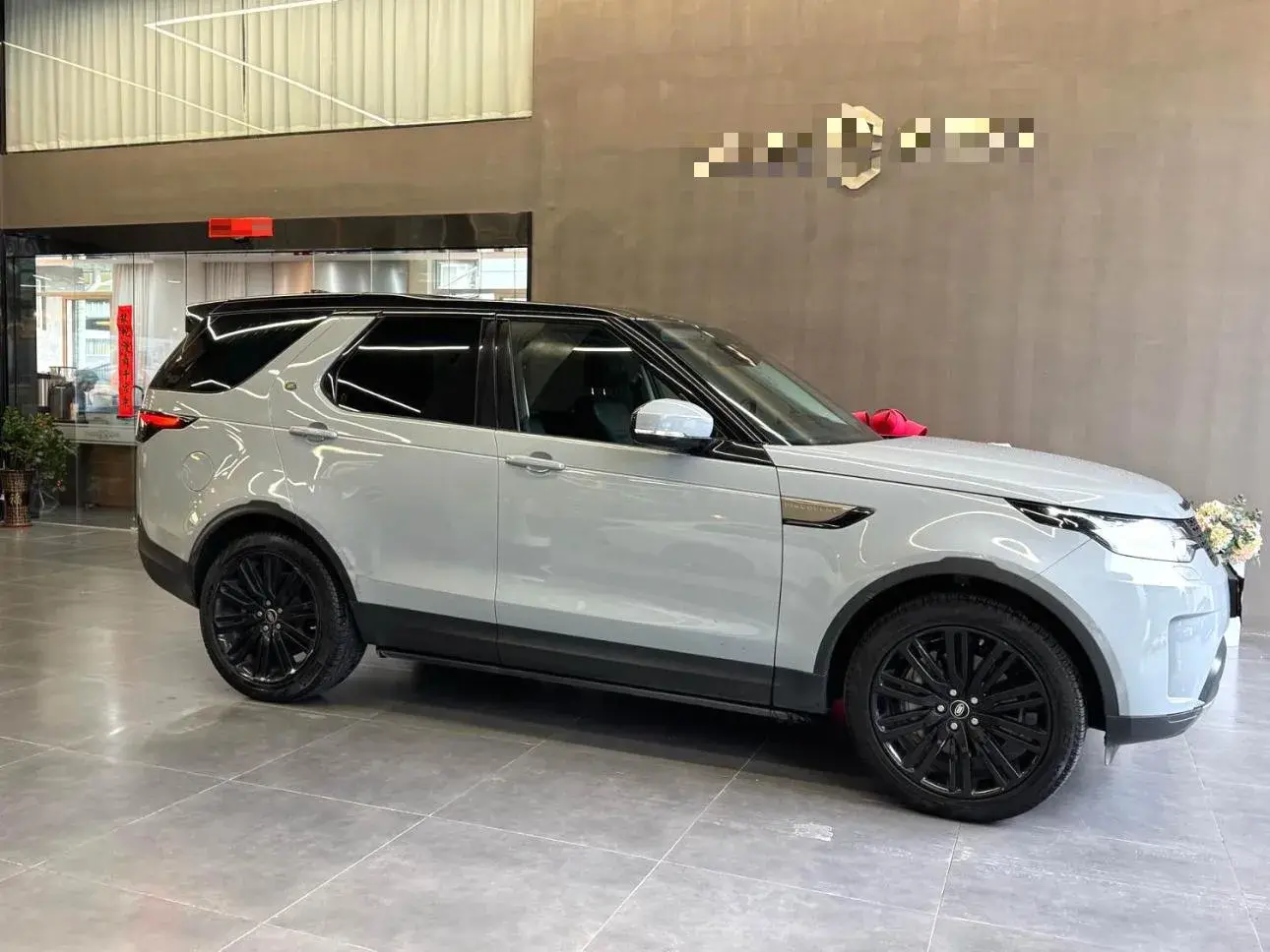 2018 LAND ROVER thumbnail 4