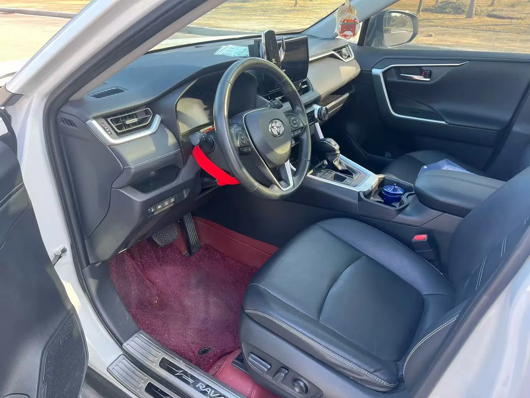 2023 TOYOTA RAV4 thumbnail 4