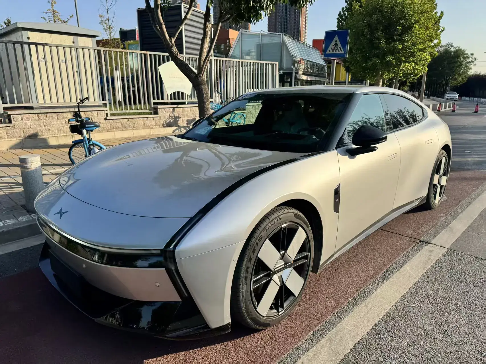 2025 XPENG P7 view 1