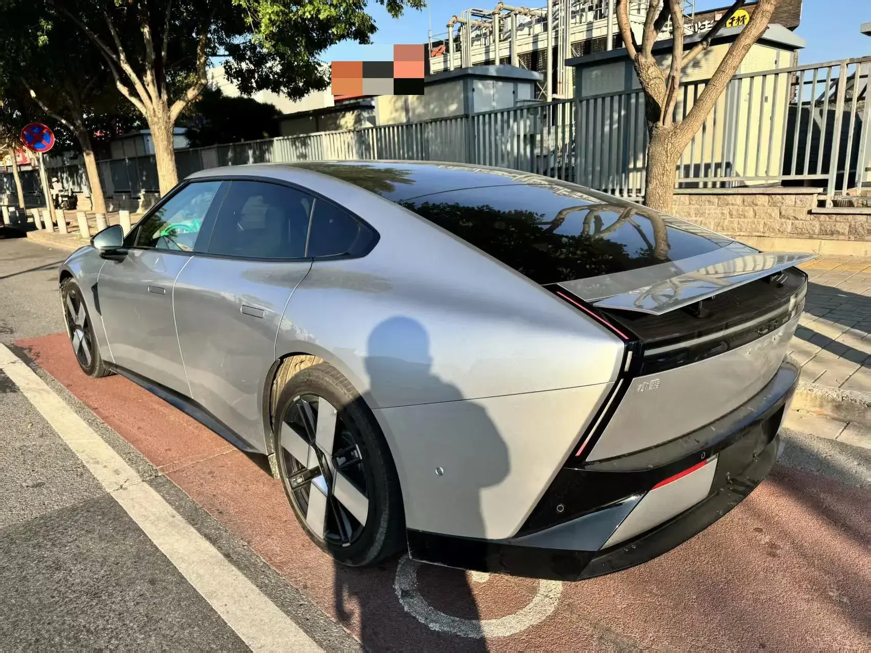 2025 XPENG P7 thumbnail 2