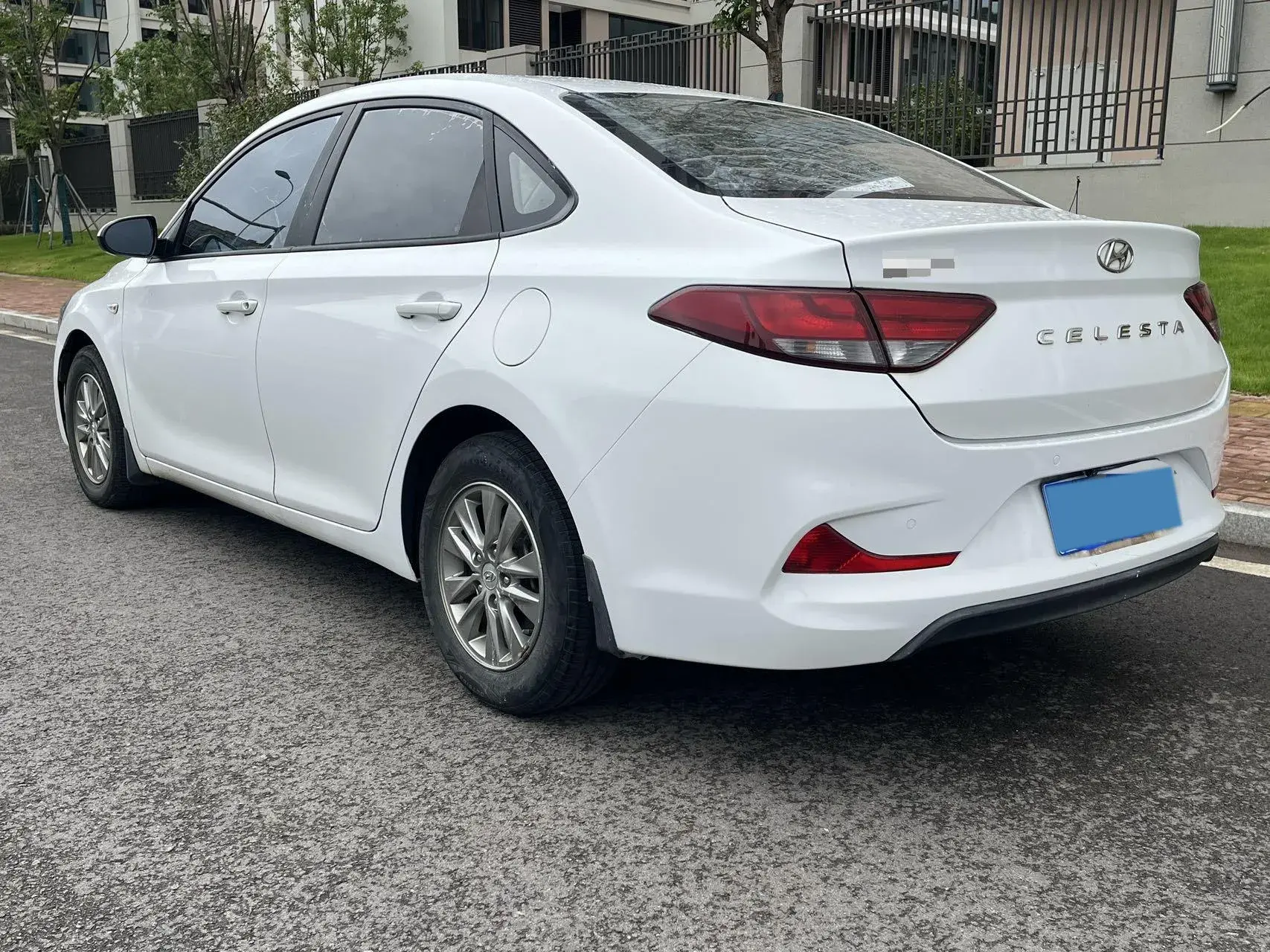 2017 HYUNDAI CELESTA thumbnail 3