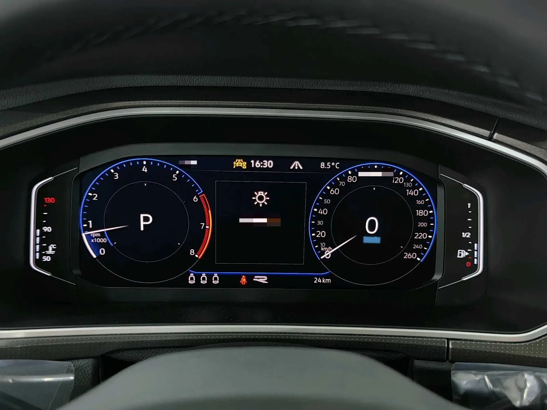 2025 VOLKSWAGEN T-ROC thumbnail 3