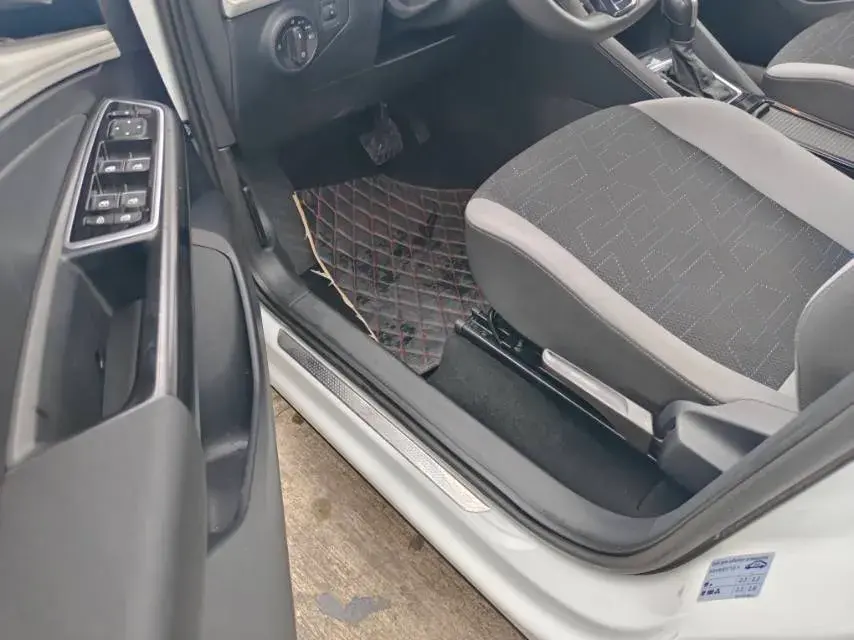 2023 JETTA VS5 thumbnail 4