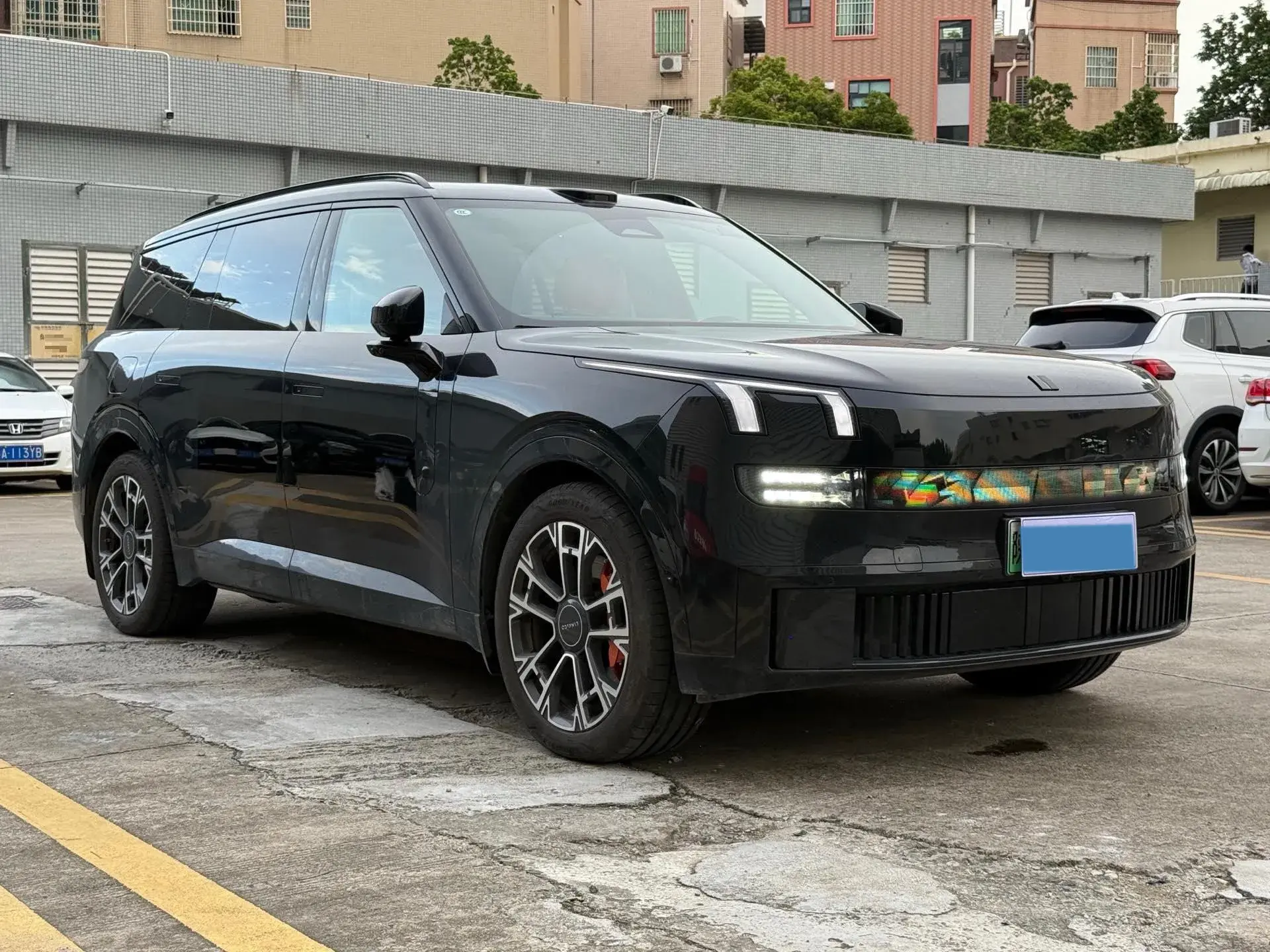 2025 LYNK&CO 900 thumbnail 3