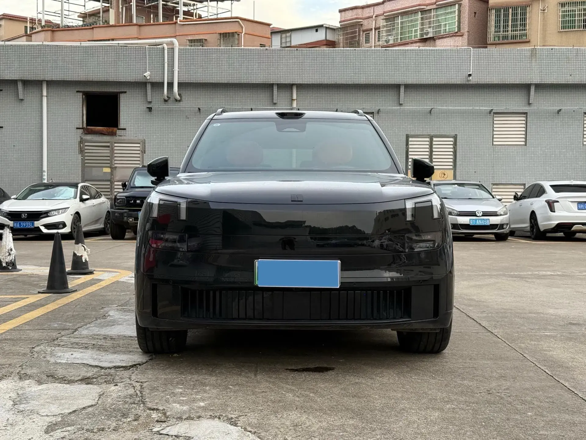 2025 LYNK&CO 900 thumbnail 2