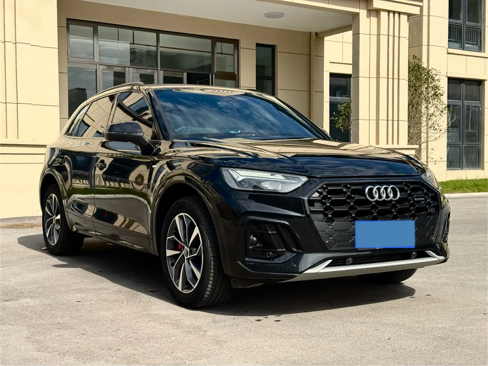2024 AUDI Q5L thumbnail 3