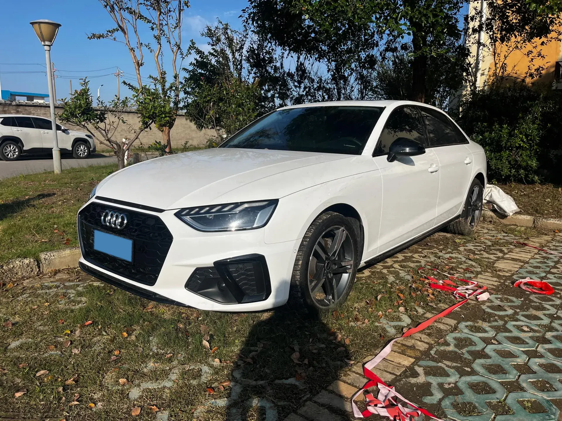 2022 AUDI A4L view 1