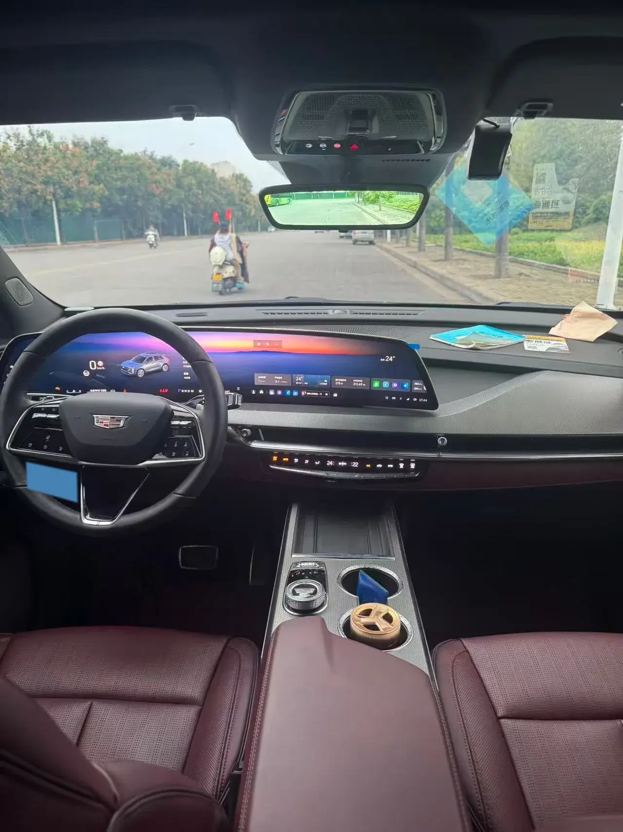 2025 CADILLAC XT5 thumbnail 3