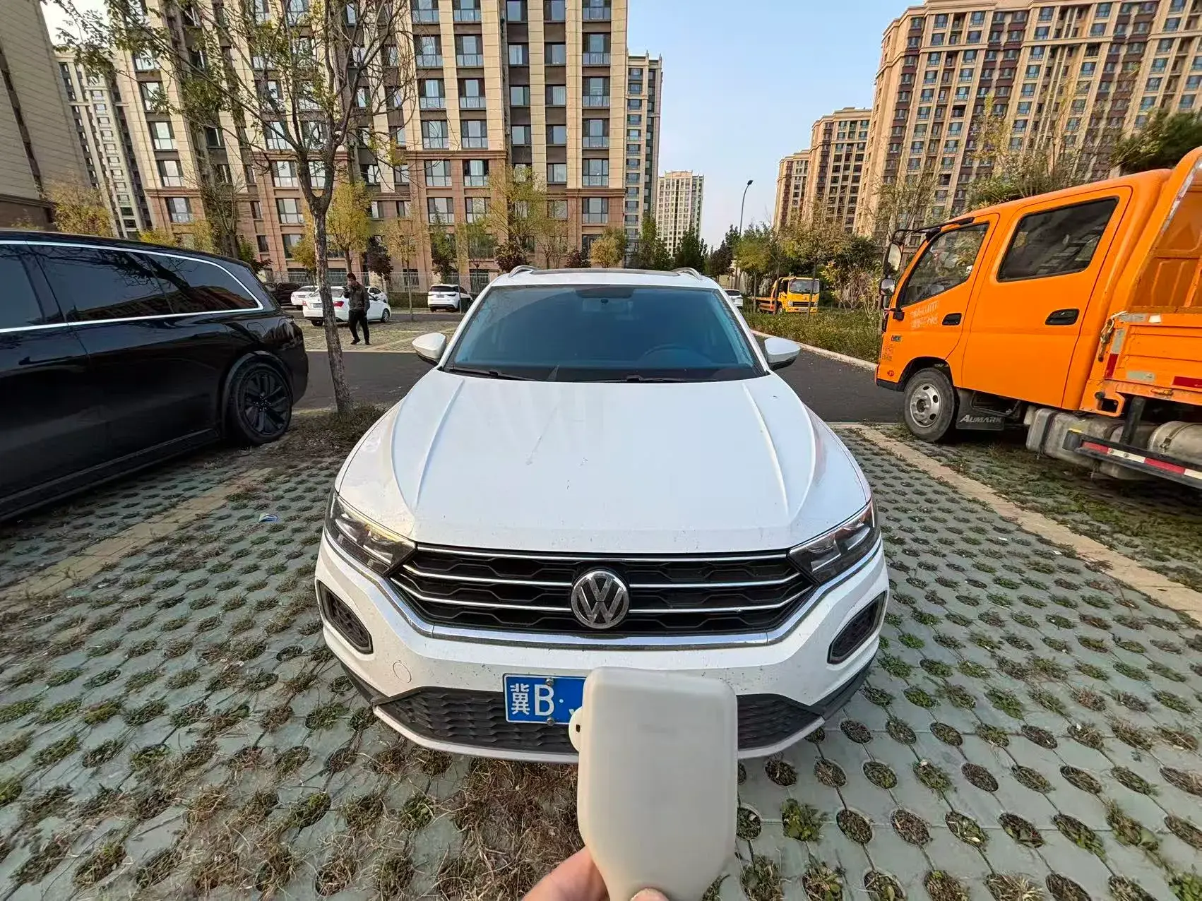 2020 VOLKSWAGEN T-ROC thumbnail 2