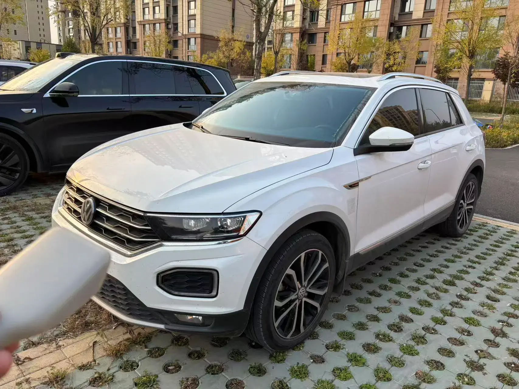 2020 VOLKSWAGEN T-ROC view 1