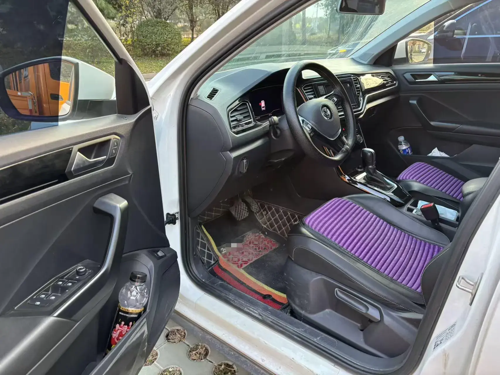 2020 VOLKSWAGEN T-ROC thumbnail 3