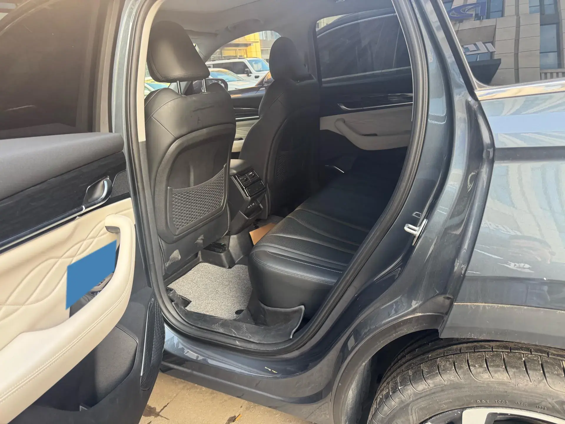 2023 GEELY MONJARO thumbnail 4