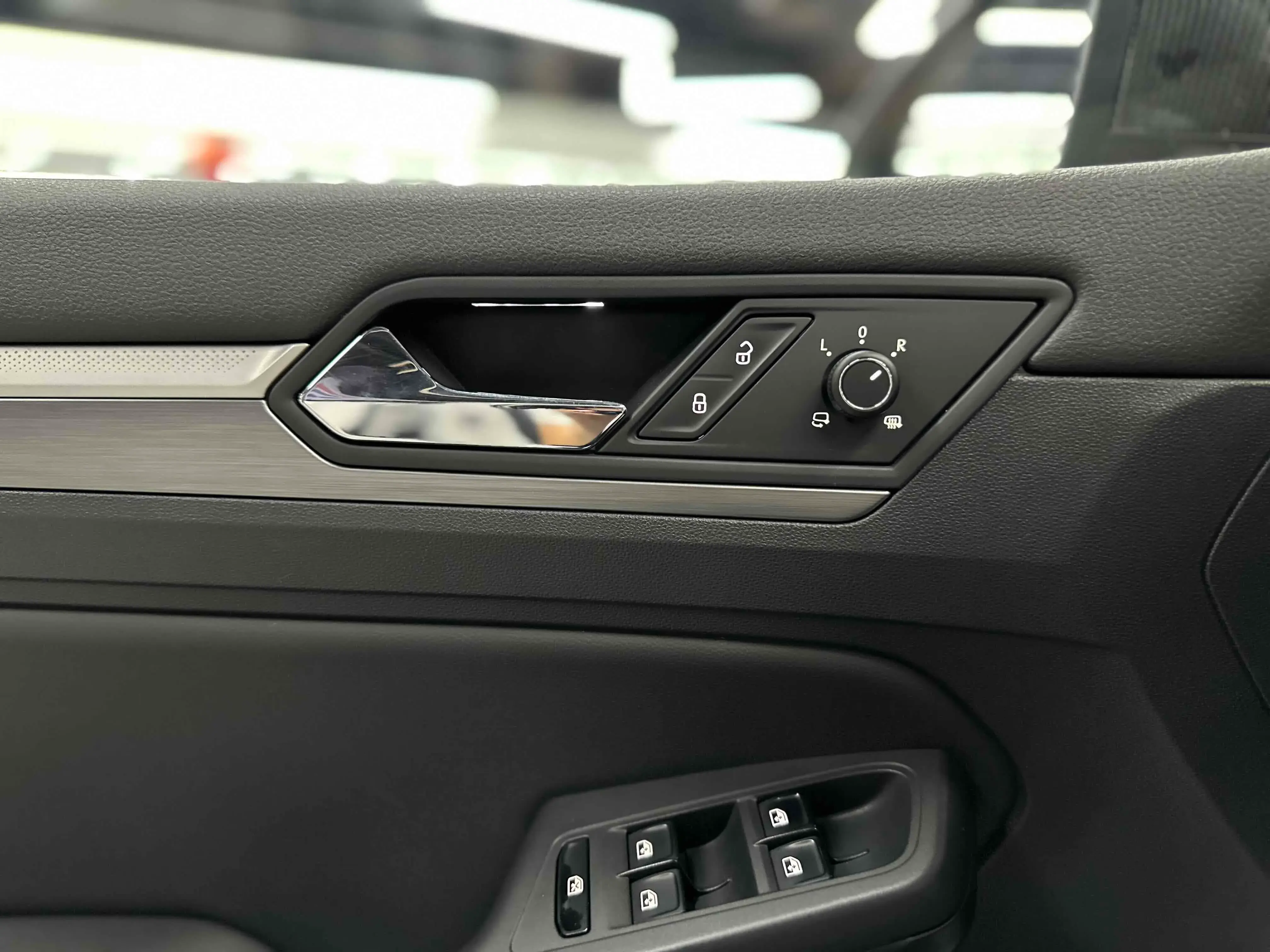 2021 VOLKSWAGEN LAMANDO thumbnail 3