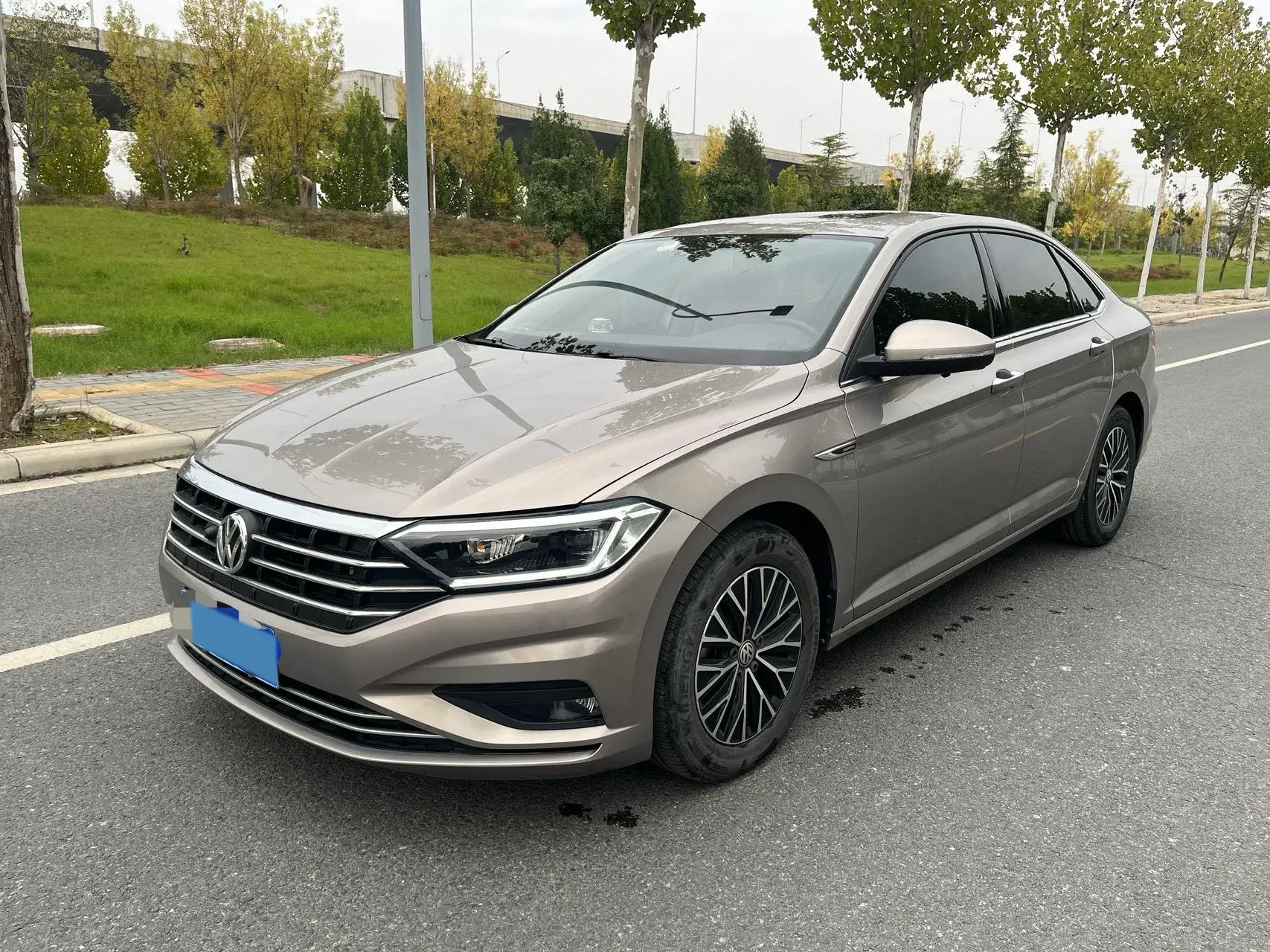 2021 VOLKSWAGEN SAGITAR view 1