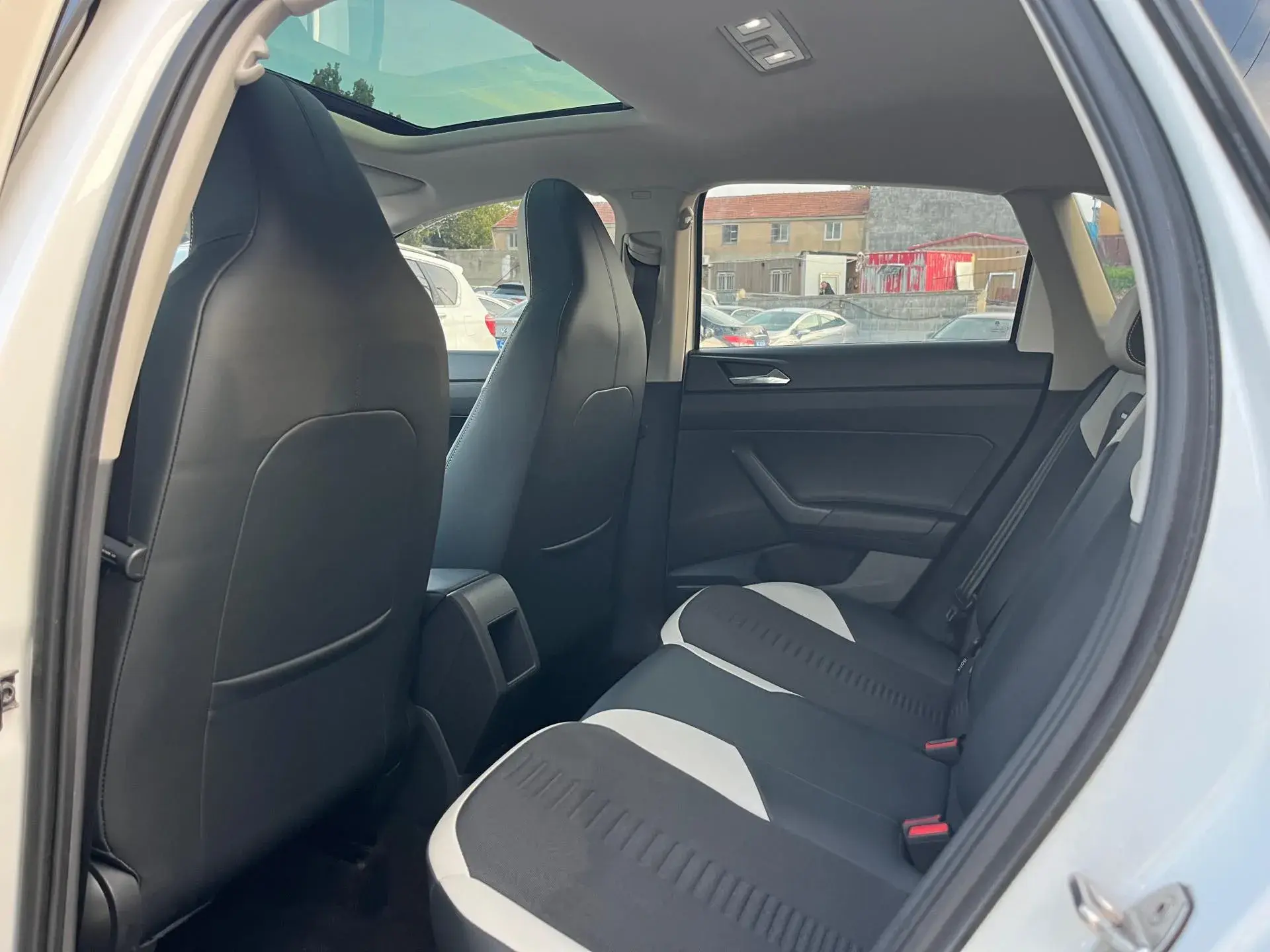 2021 VOLKSWAGEN POLO thumbnail 4