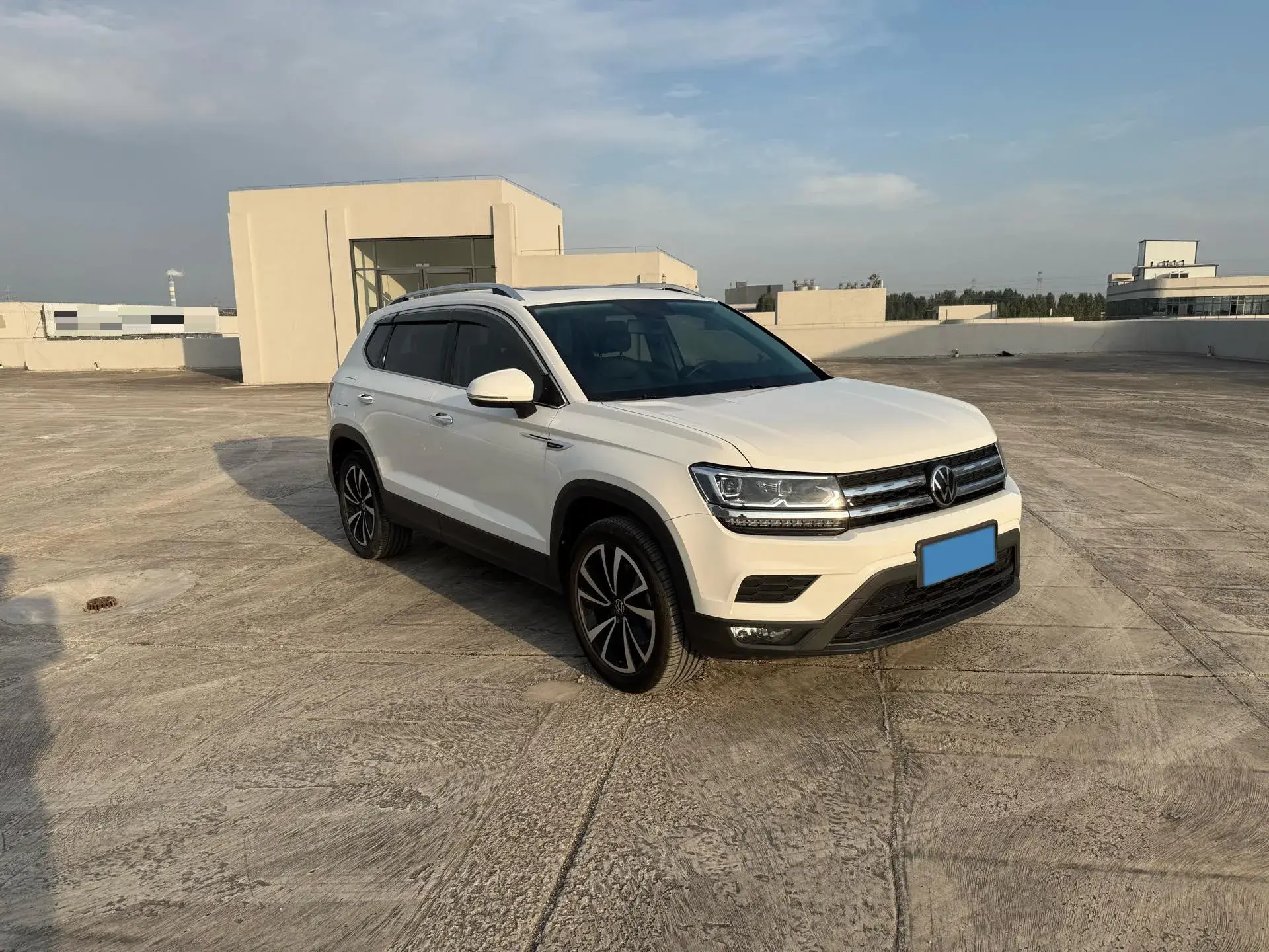 2021 VOLKSWAGEN THARU thumbnail 3