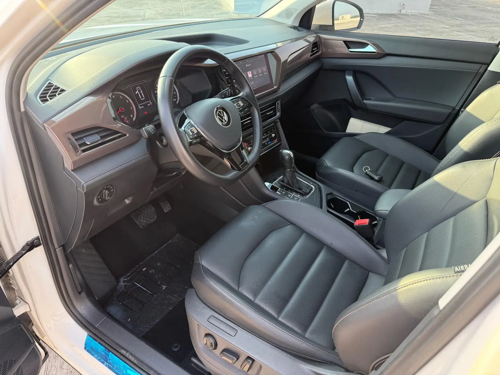 2021 VOLKSWAGEN THARU thumbnail 4