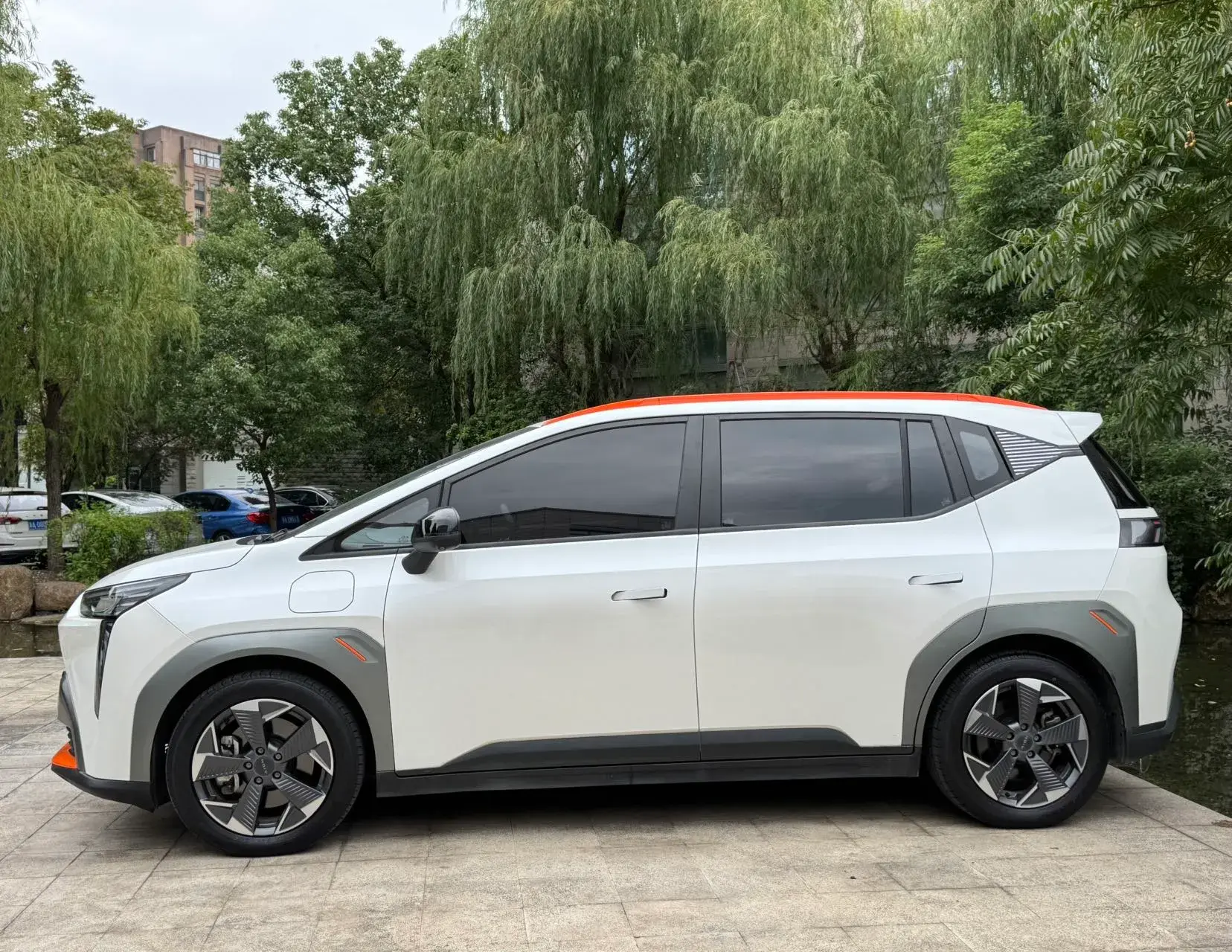 2022 AION Y thumbnail 4