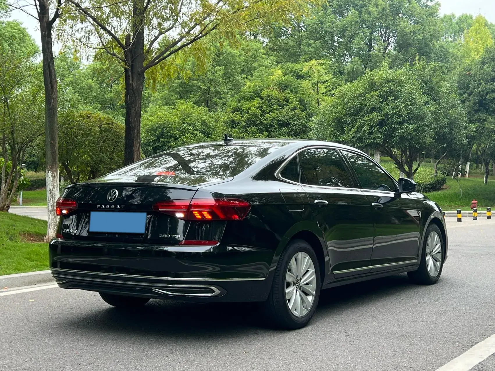 2021 VOLKSWAGEN PASSAT thumbnail 4