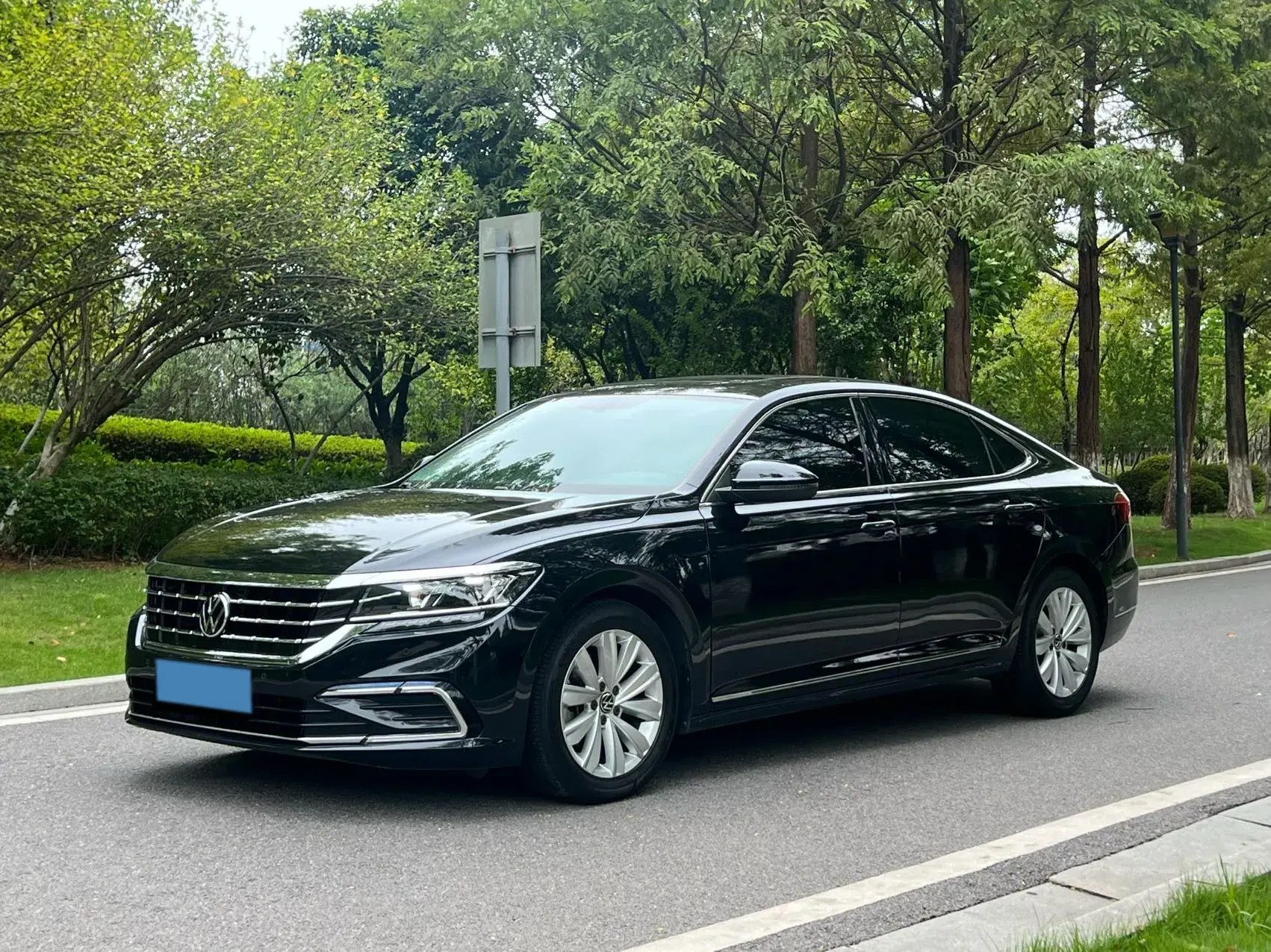 2021 VOLKSWAGEN PASSAT view 1