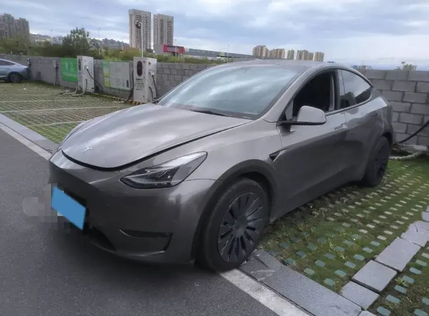2021 TESLA MODEL view 1