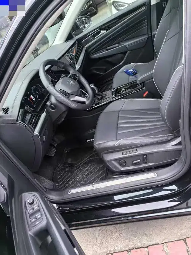 2024 VOLKSWAGEN PASSAT thumbnail 2