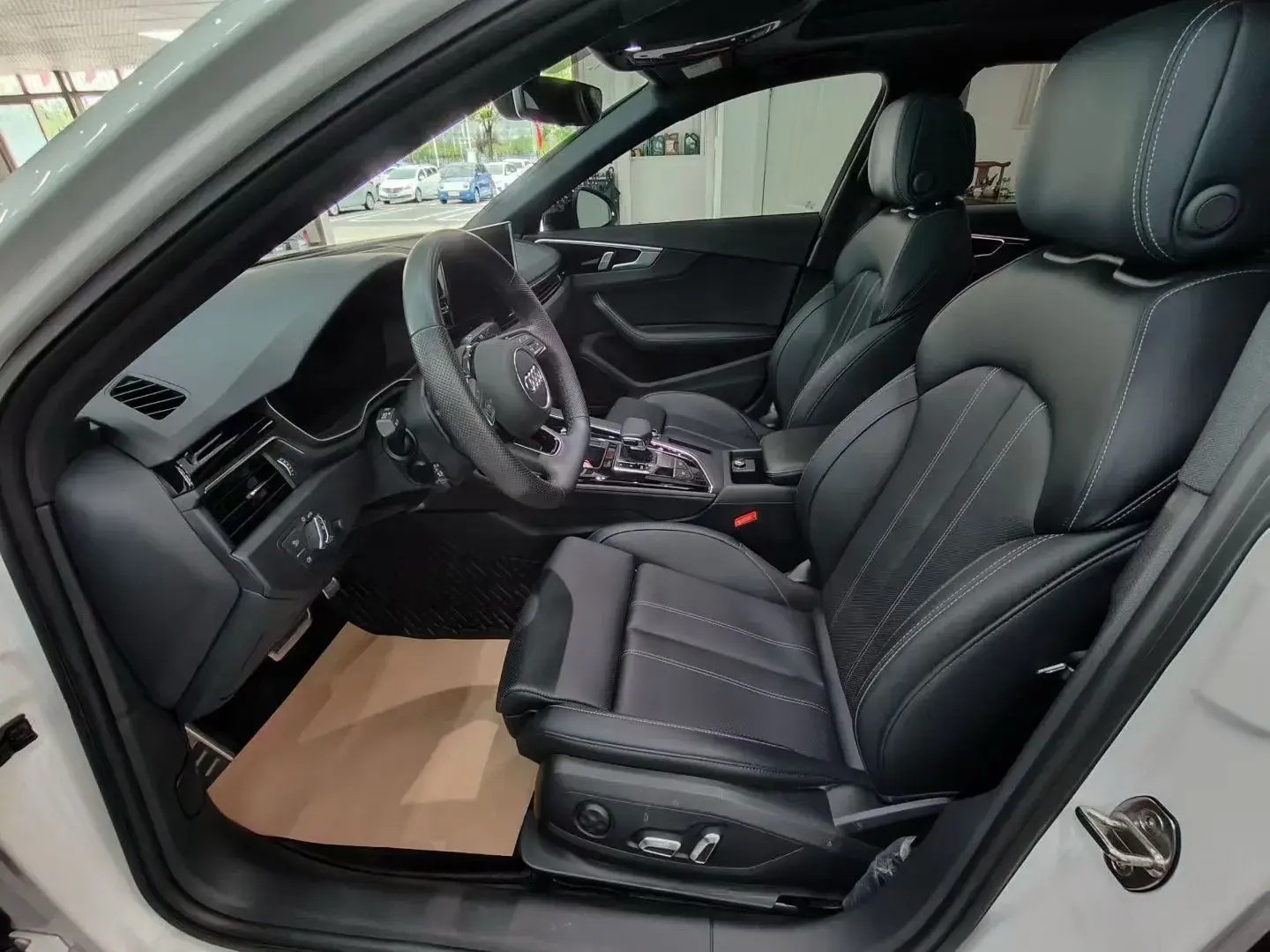 2024 AUDI A4L thumbnail 3