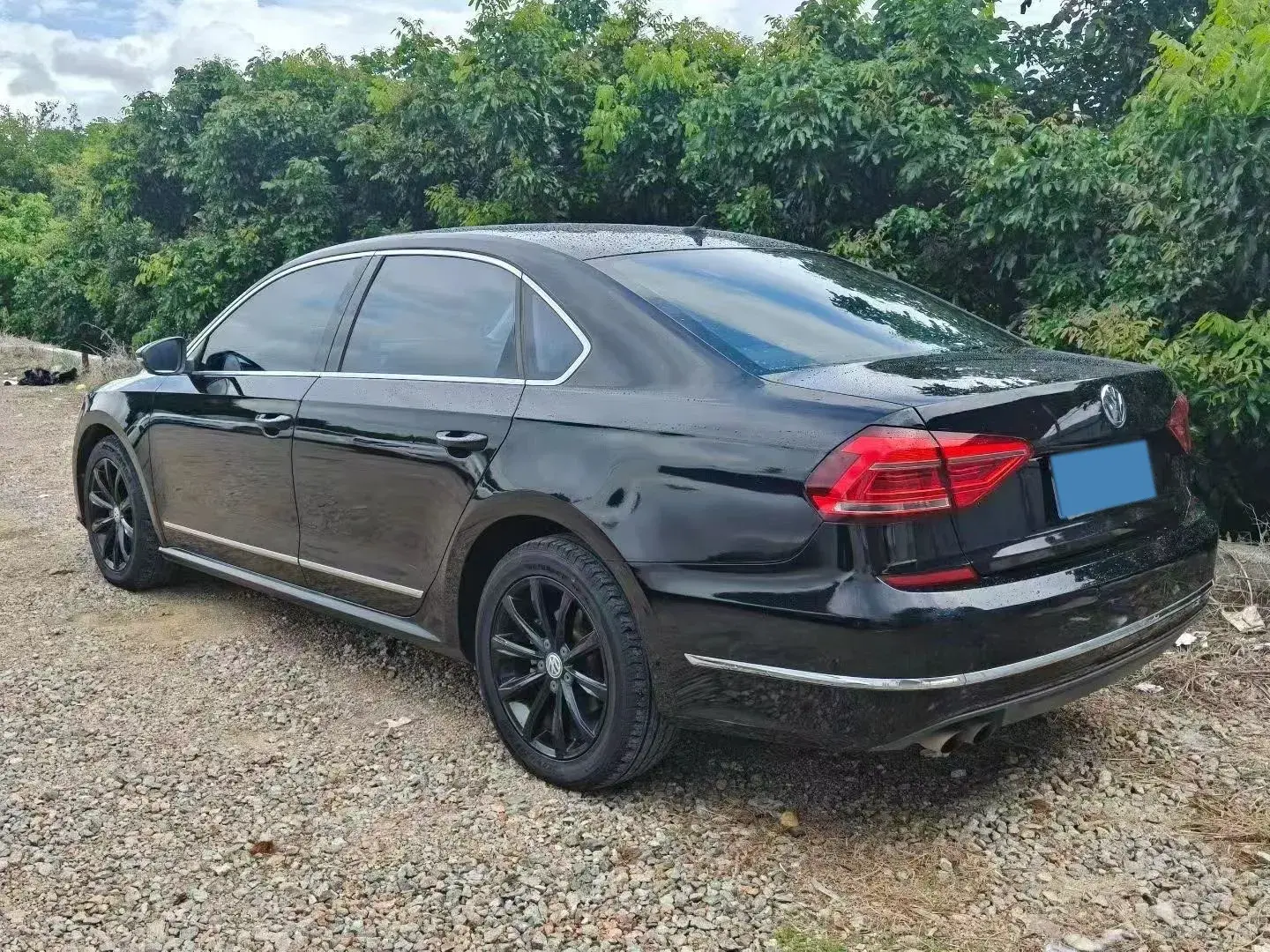 2017 VOLKSWAGEN PASSAT thumbnail 3