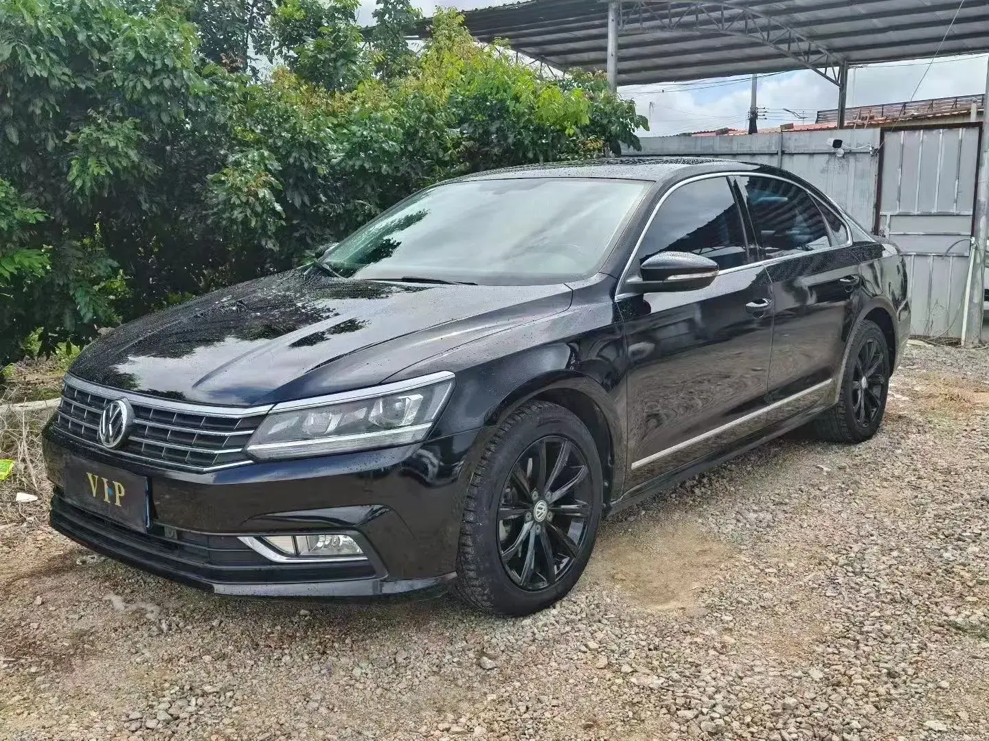 2017 VOLKSWAGEN PASSAT view 1