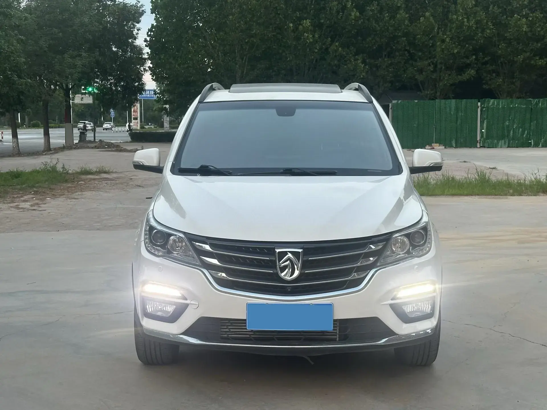 2017 BAOJUN 560 thumbnail 2