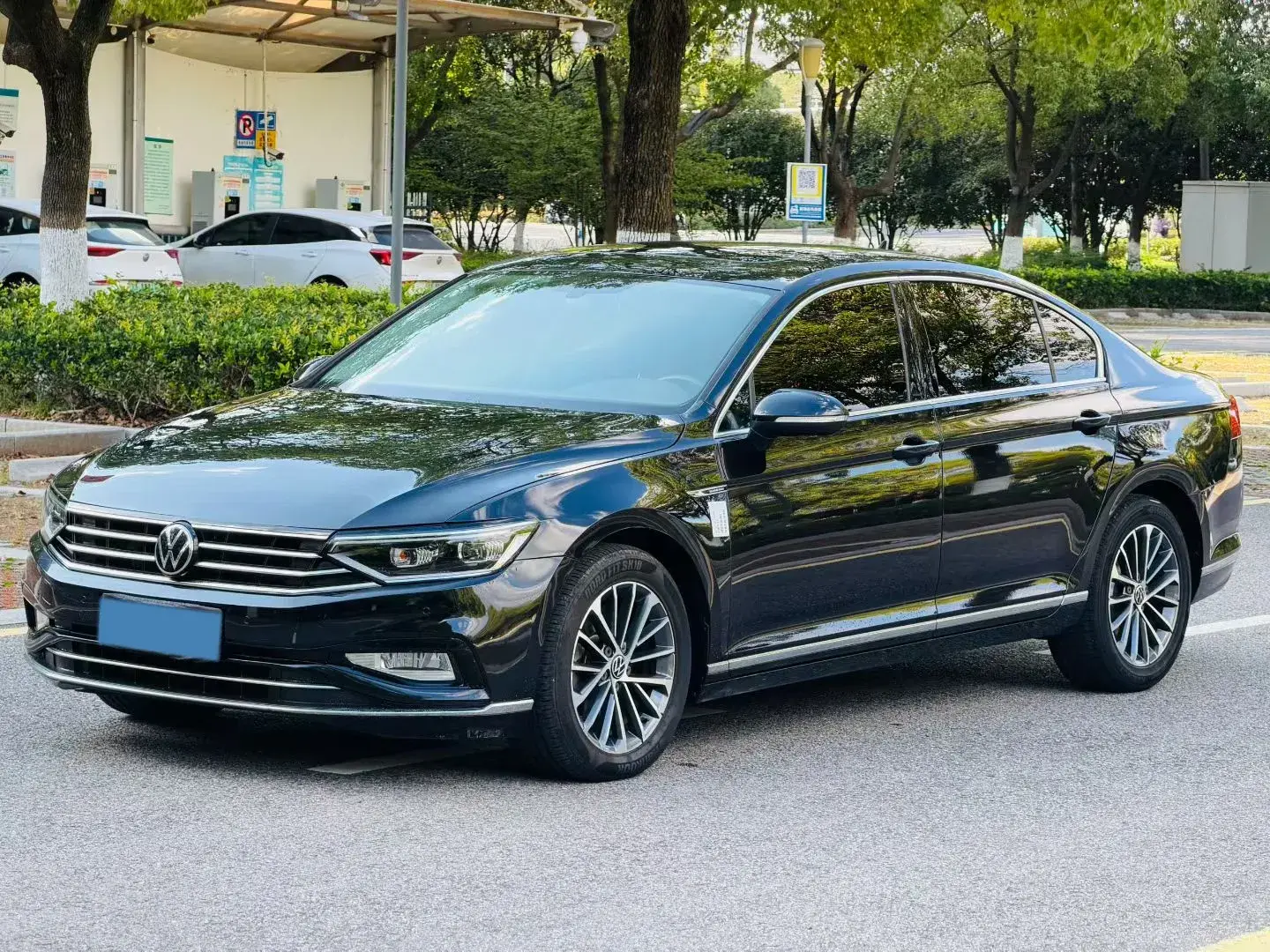 2020 VOLKSWAGEN MAGOTAN view 1