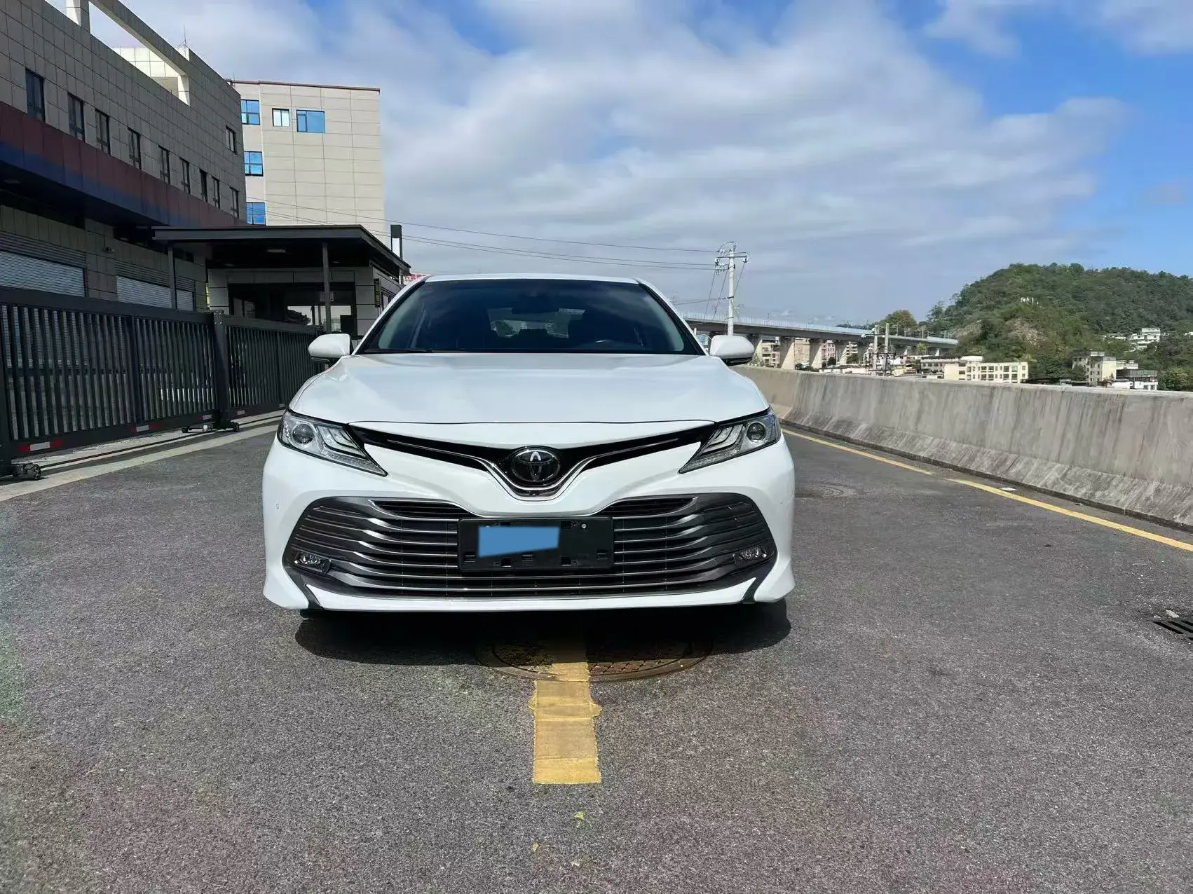 2019 TOYOTA CAMRY thumbnail 2