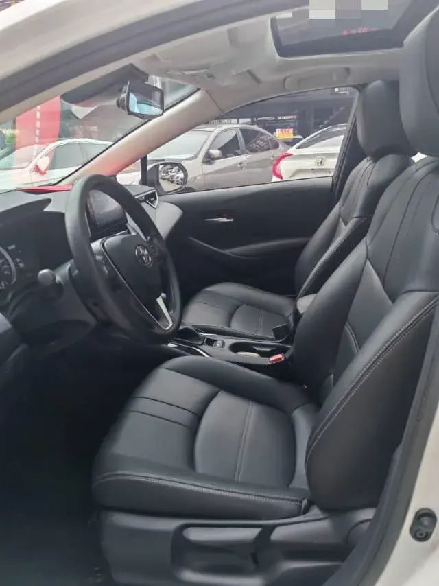 2019 TOYOTA COROLLA thumbnail 4