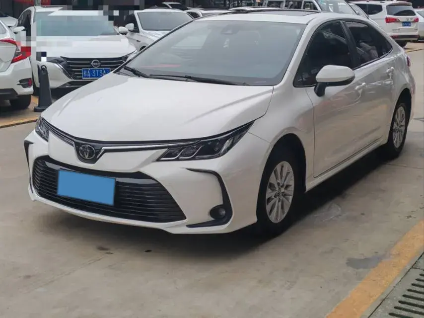 2019 TOYOTA COROLLA view 1