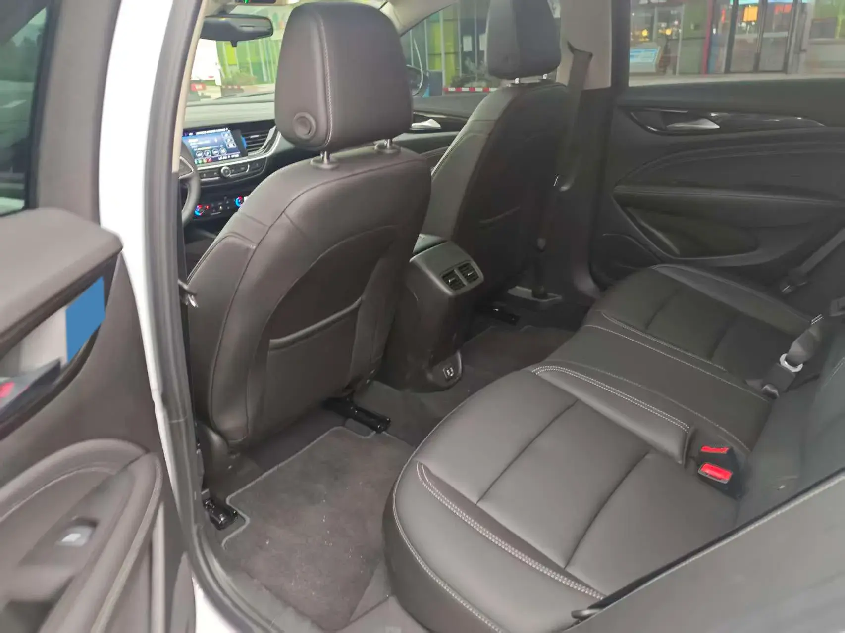 2024 BUICK REGAL thumbnail 3