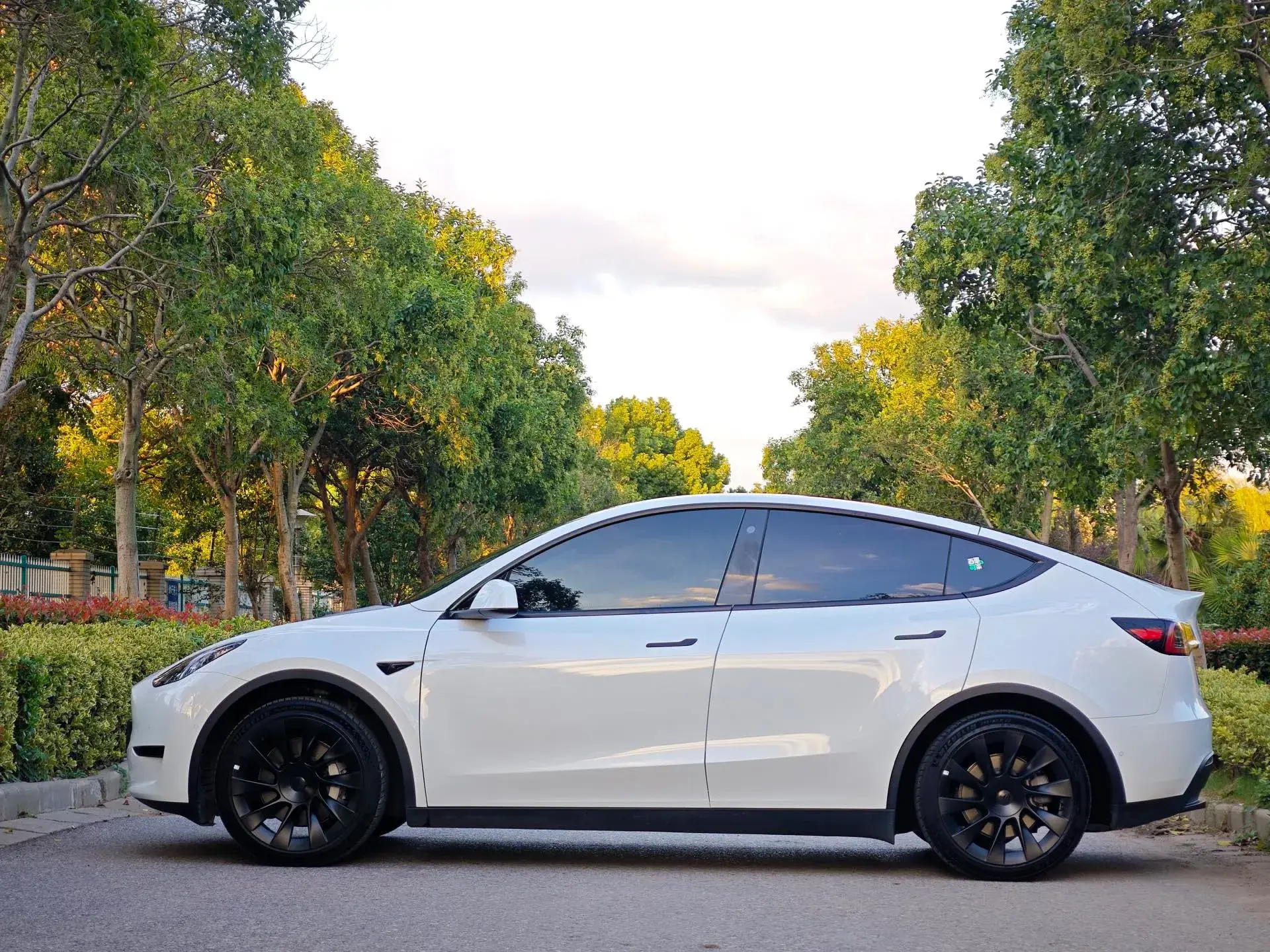 2022 TESLA MODEL thumbnail 4