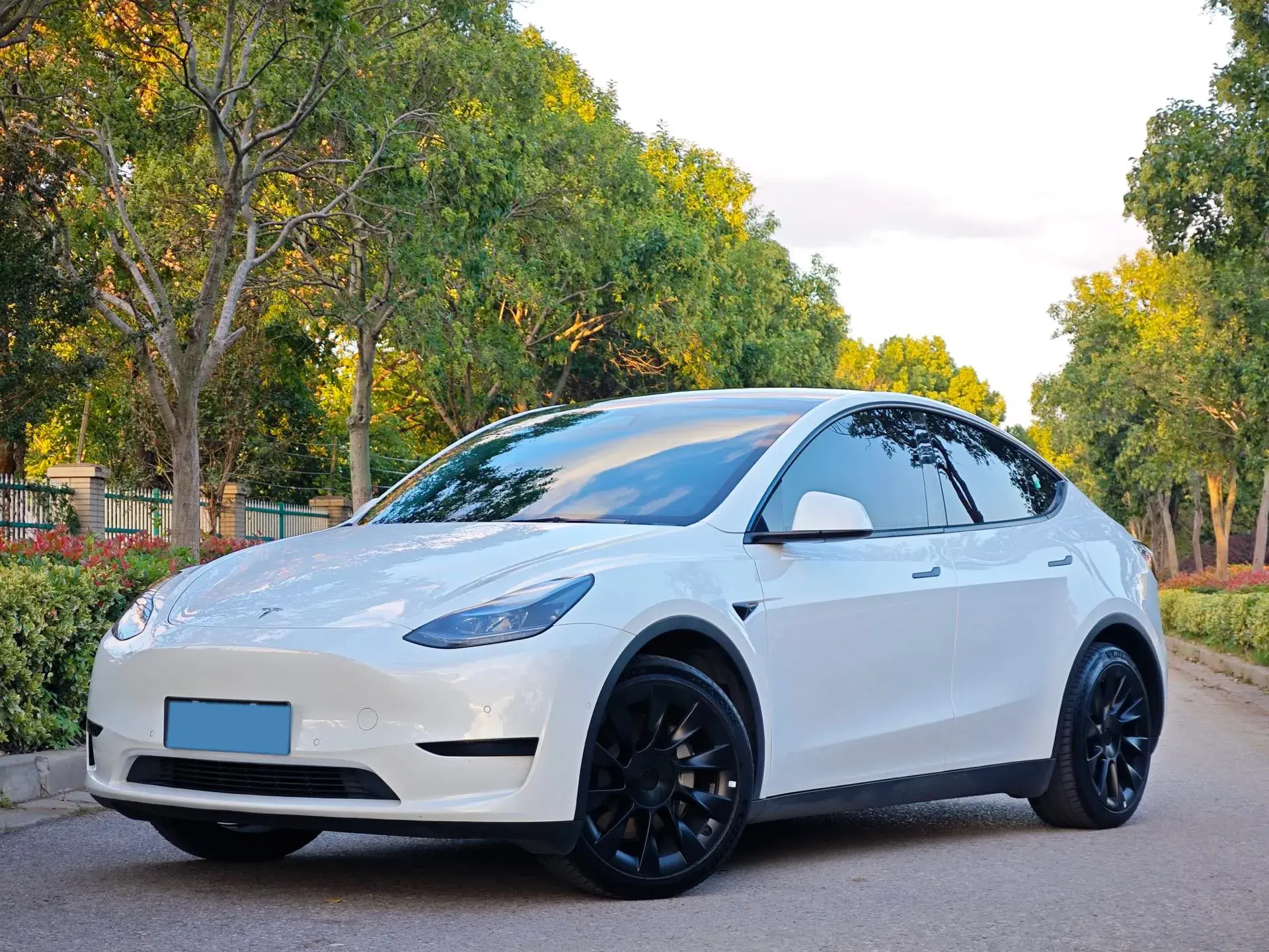 2022 TESLA MODEL view 1