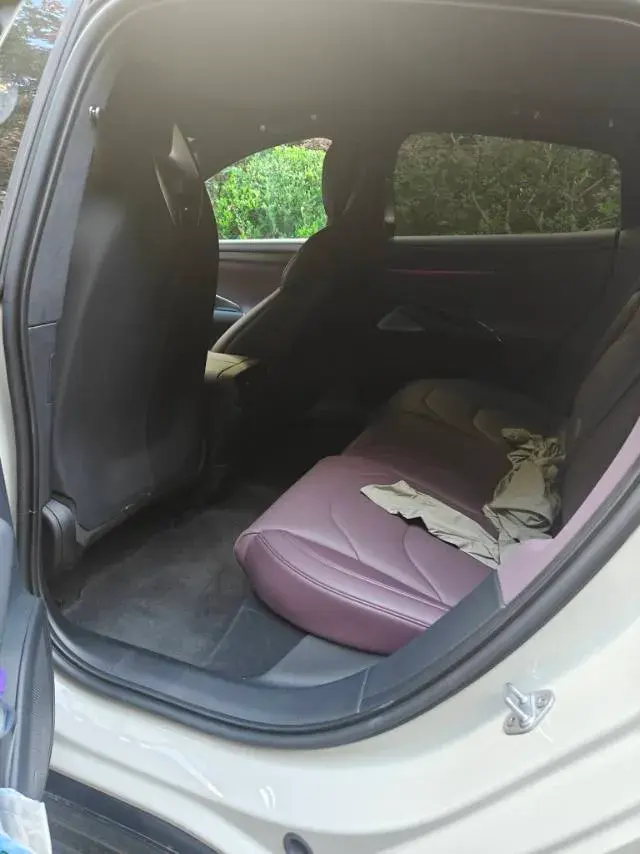 2024 MI SU7 thumbnail 2