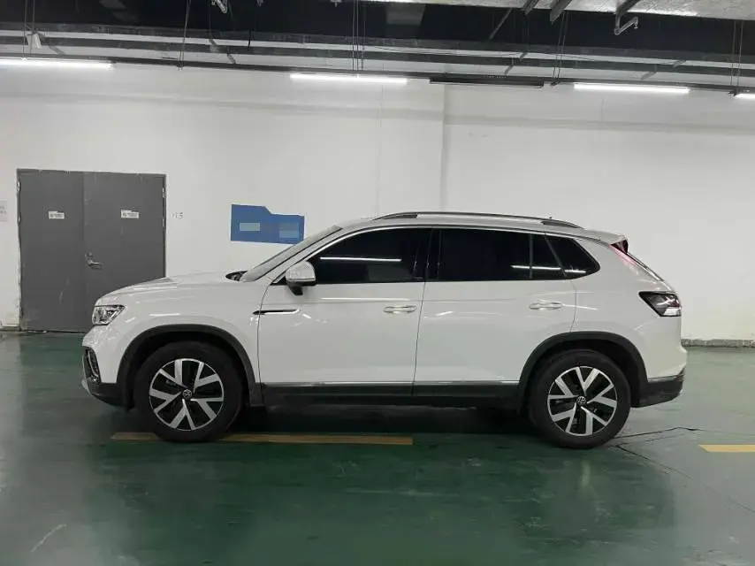 2024 VOLKSWAGEN TAYRON thumbnail 3